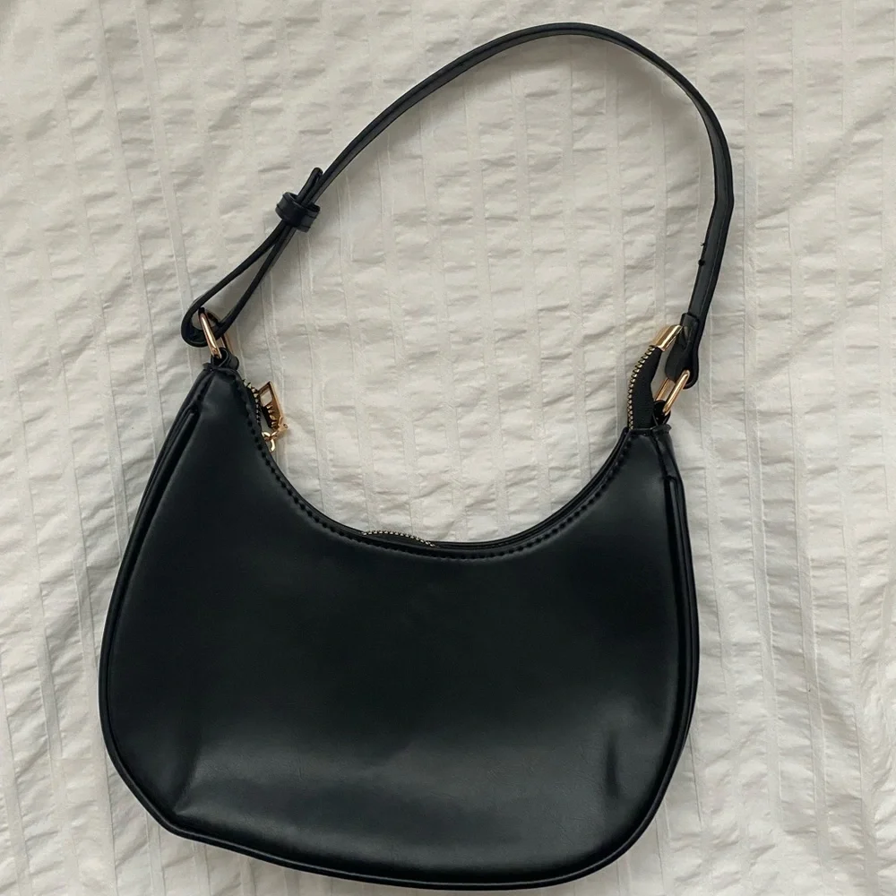 Elegant Black Shoulder Bag - Picture 2 of 9